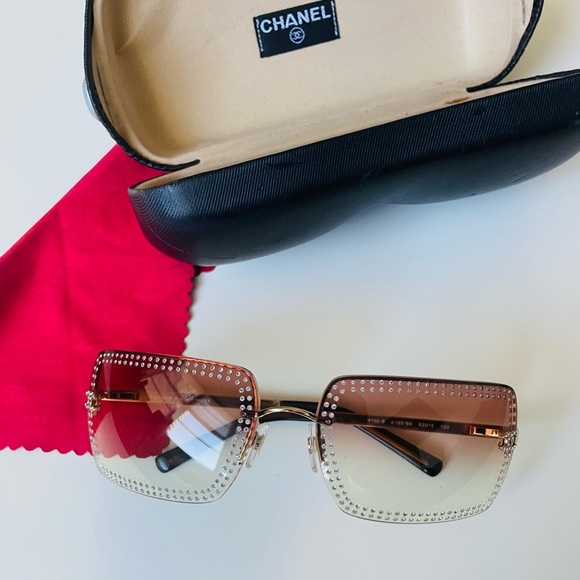 RARE ✨𝑪𝑯𝑨𝑵𝑬𝑳 VINTAGE SUNGLASSES ALL SWAROVSKI CRYSTALS - Picture 3 of 13